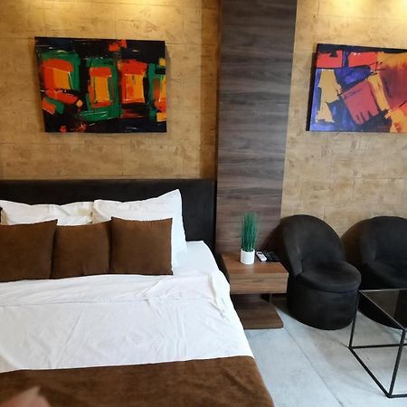 Stan Na Dan Apartman D Lux Jacuzzi Kragujevac Eksteriør bilde