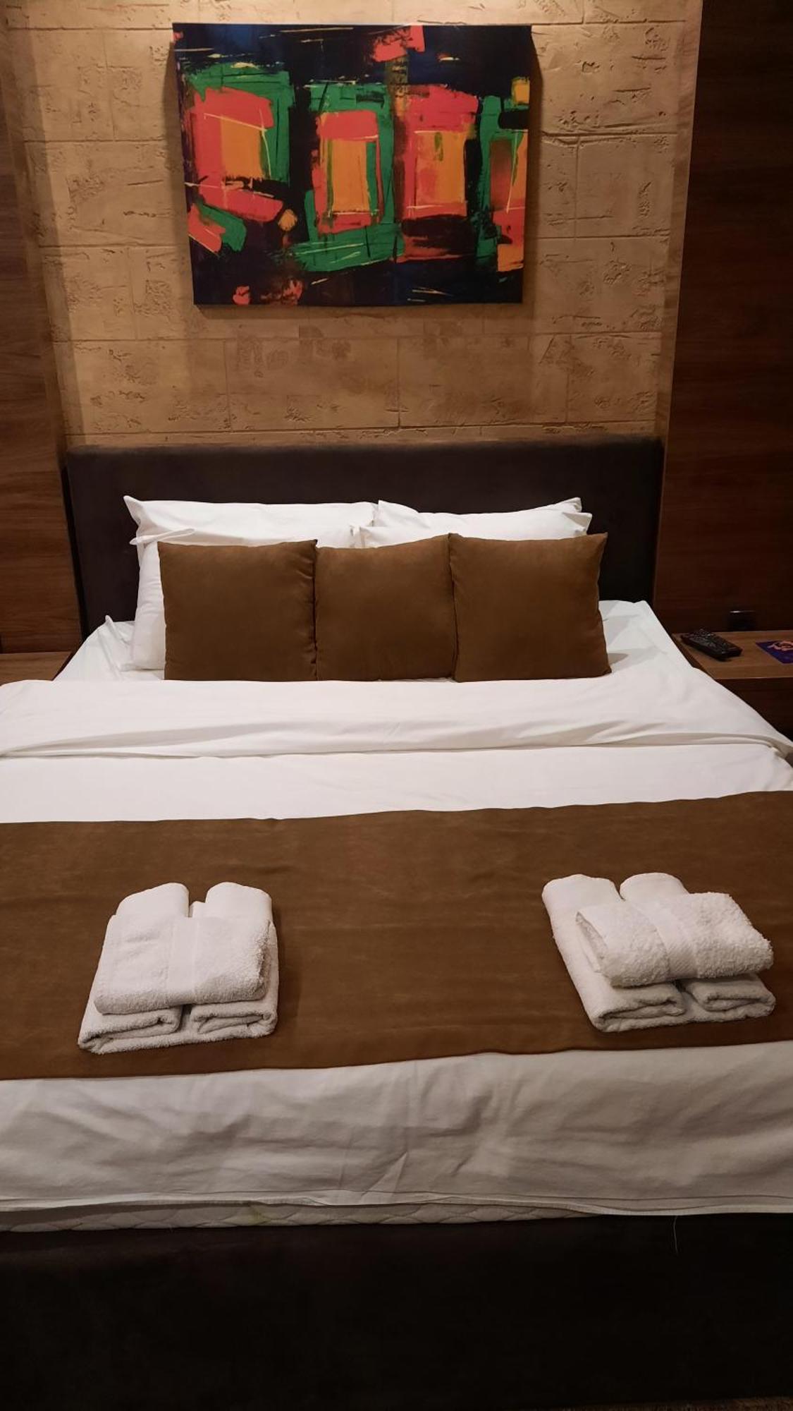 Stan Na Dan Apartman D Lux Jacuzzi Kragujevac Eksteriør bilde